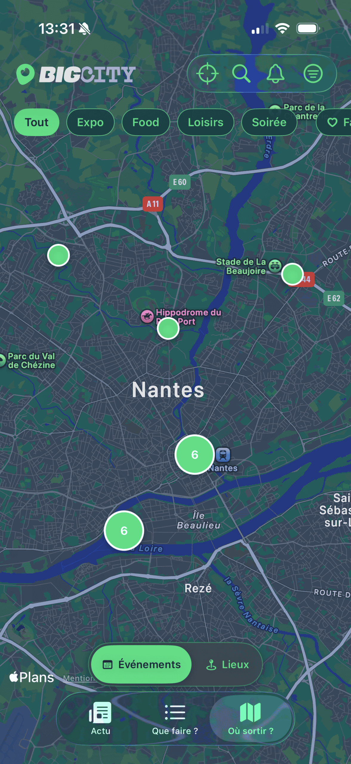 Onglet « Où sortir ? » en vue Événements : les événements de la métropole angevine regroupés en pastilles sur la carte.