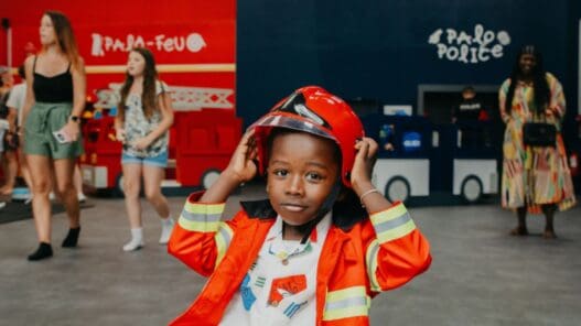 Enfant avec un casque