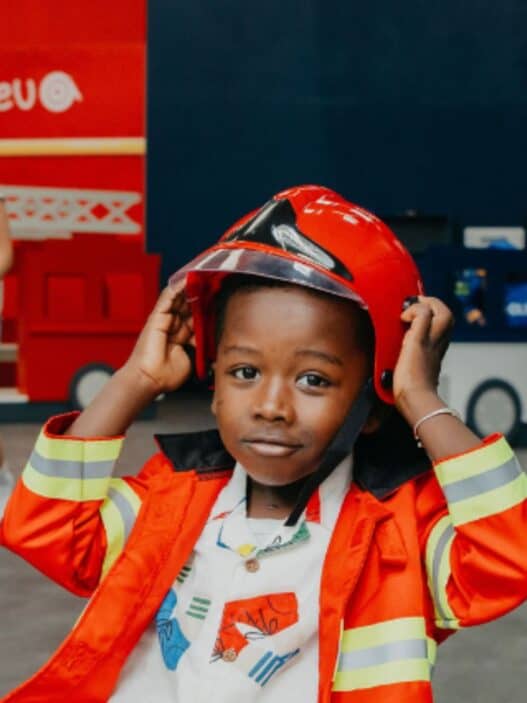 Enfant avec un casque